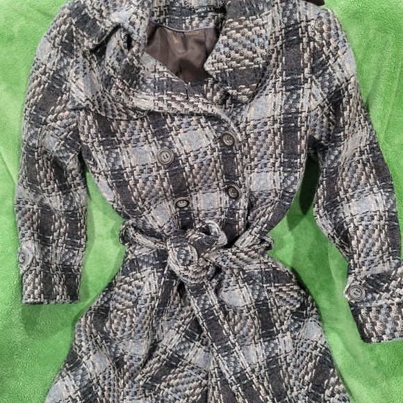 Coat - Picture 2 of 4